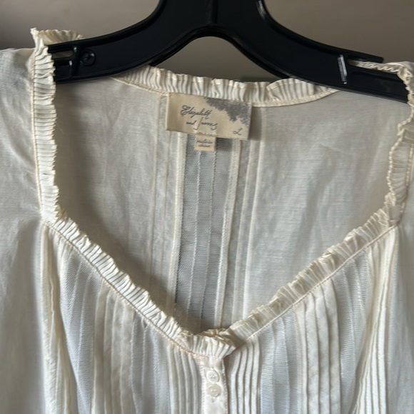 Elizabeth & James Top size Large - Picture 3 of 10